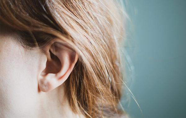 14 درمان خانگی عالی برای جوش های داخل گوش